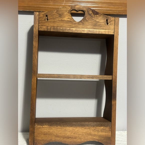 Wooden Heart cut out Wall Shelf with pegs and mini shelf set - Picture 5 of 16